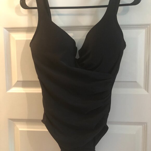 Elegant Black Women's Swimsuit - Picture 2 of 4